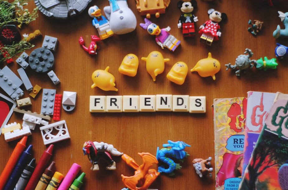 If you're in the business of selling toys, you know that finding the right partner to work with can make all the difference in your success. One of the most important decisions you'll need to make is whether to find toy supplier——work with a toy supplier or a manufacturer. While both options have their pros and cons, choosing the right one can help you streamline your operations, improve your product quality, and boost your bottom line.